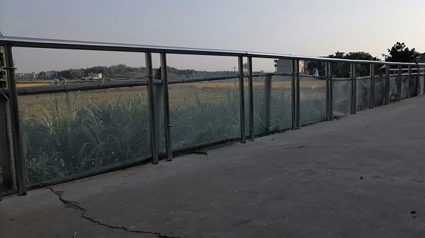 江西上饒鄉村道路不銹鋼護欄工程案例