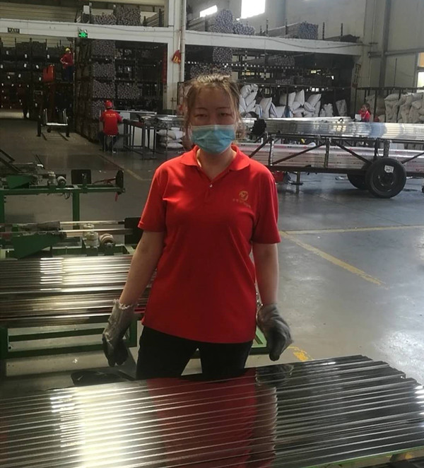 喜有沃不銹鋼管廠家質檢工郭愛蘭