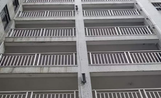 東莞實驗中學304不銹鋼管護欄整體效果 東莞實驗中學304不銹鋼管護欄整體效果