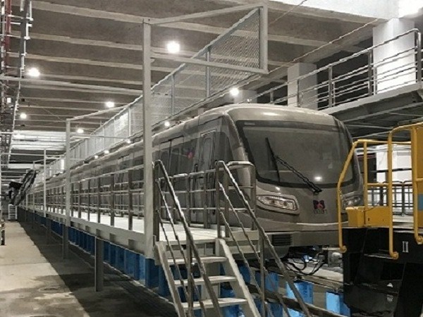 深圳地鐵304不銹鋼管護(hù)欄項(xiàng)目現(xiàn)場(chǎng)實(shí)拍 深圳地鐵304不銹鋼管護(hù)欄項(xiàng)目現(xiàn)場(chǎng)實(shí)拍