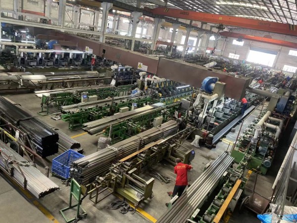 不銹鋼管生產車間