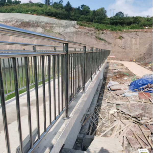 不銹鋼防護(hù)欄 不銹鋼防護(hù)欄